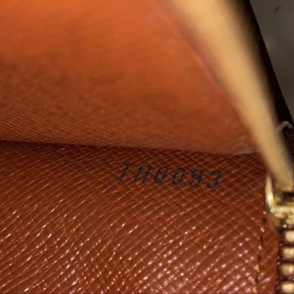 Auth Louis Vuitton Monogram Pochette
Porte Monnaie Credit TH0093 - Picture 14 of 16